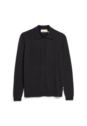 Zwarte polo met lange mouwen van zachte stof, voorzien van een klassieke kraag, een vijf-knoopsluiting en een subtiel logo-label aan de zijkant.