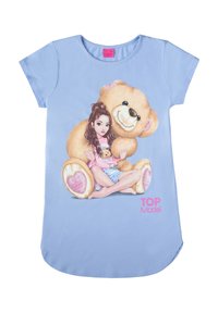 Himmelblaues Kurzarmkleid mit einem Grafikmotiv eines Mädchens mit einem Teddybär. Das Design beinhaltet rosa Akzente und Herzdetails auf den Pfoten des Bären.