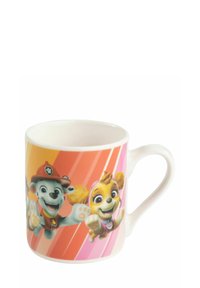 Tazza di ceramica bianca con personaggi dei cartoni animati su uno sfondo a strisce rosa e arancioni. Texture liscia, forma tondeggiante, manico prominente.