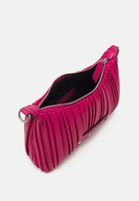 KARL LAGERFELD SMALL KUSHION - Sac à main - persian red