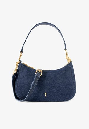 Granatowa torba na ramię z denimu z regulowanym paskiem, złotą klamrą, zamkiem błyskawicznym i małym złotym emblematem ptaka z przodu.