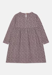 Bordeaux-farbenes Blumen Kleid mit langen Ärmeln, rundem Ausschnitt und Knopfverschluss hinten. Der strukturierte Stoff weist ein kleines, sich wiederholendes Blumenmuster auf.