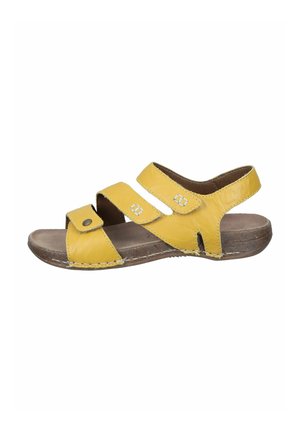 Sandale en cuir jaune avec trois sangles réglables, talon ouvert, semelle intérieure texturée et couture contrastante le long de la semelle.