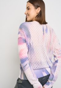 Taifun LANGARM RUNDHALS AUS POINTELLE- - Strickpullover - light creme gemustert