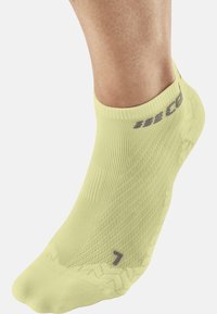 CEP ULTRALIGHT COMPRESSION SOCKS LOW CUT MEN - MADE IN GERMANY - Sportsocken - lime