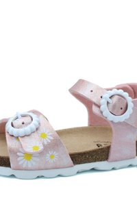 Sandal en synthétique rose avec une finition métallisée, ornée d'imprimés de marguerites blanches, deux sangles ajustables avec des boucles circulaires et une semelle intérieure en liège.