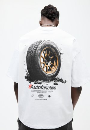 PULL&BEAR WITH WHEEL DETAIL - Print T-shirt - white