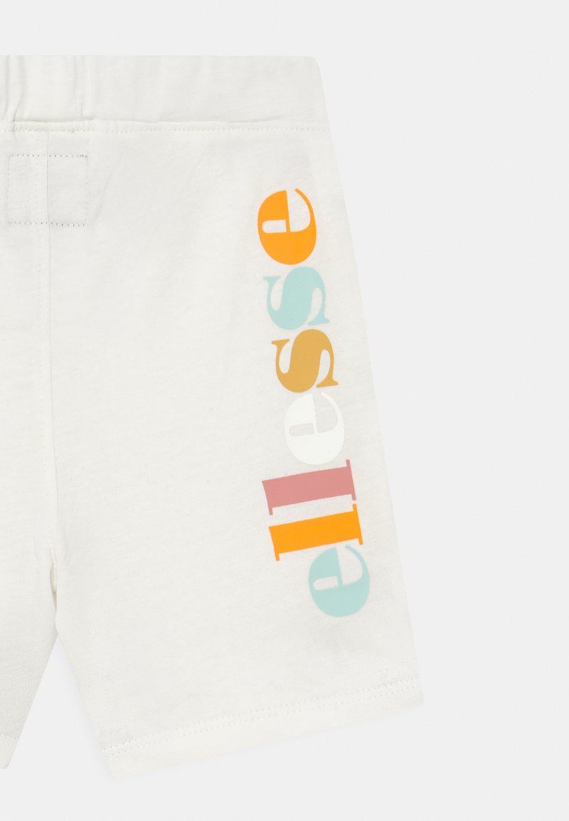 Kinder Stoffhosen | Ellesse ARLETO TEE UNISEX SET Shorts off white/offwhite - EQ65742 Kinder Stoffhosen | Ellesse ARLETO TEE UNISEX SET Shorts off white/offwhite - EQ65742