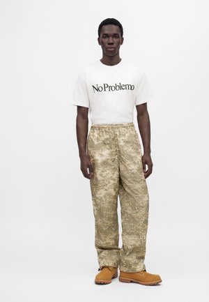 No Problemo, FOREST PANTS - Панталони - sand