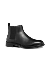 Botas Chelsea de cuero negro con paneles laterales elásticos, una suela texturizada y un acabado suave, además de una pestaña para un fácil calzado.