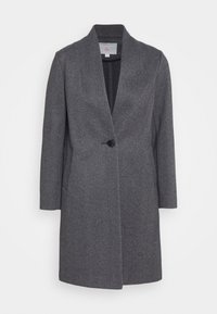 Šedý kabát se vzorem rybí kosti, s klopovým límcem, zapínáním na jeden knoflík a dvěma bočními kapsami. Vyrobený z texturované látky. Středně dlouhý střih.