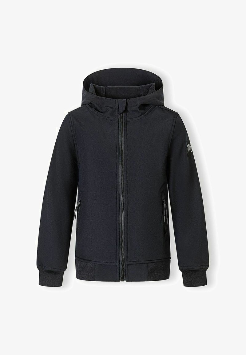 Veste noire à capuche avec fermeture éclair, poignets côtelés, poches latérales zippées et petit logo sur la manche gauche, présentée sur fond blanc.