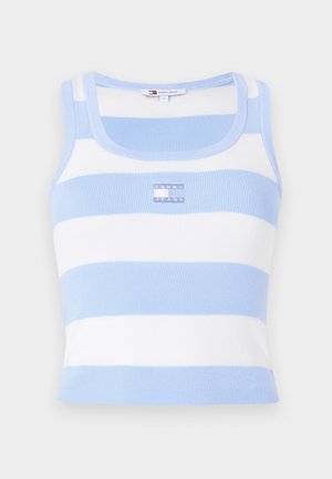 Top in cotone a righe blu chiaro e bianche, con un collo ampio e un piccolo etichetta "Tommy Jeans" sul davanti.