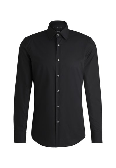 Chemise noire à manches longues en tissu lisse, avec un col classique, une patte de boutonnage sur le devant et un ourlet arrondi avec des boutons en ton argent.