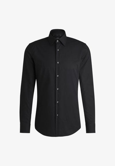 Chemise noire à manches longues en tissu lisse, avec un col classique, une patte de boutonnage sur le devant et un ourlet arrondi avec des boutons en ton argent.