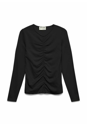 Črna majica z dolgimi rokavi z nagubanimi detajli po sredini spredaj in z okroglim izrezom, na kateri je napis "AWARE."