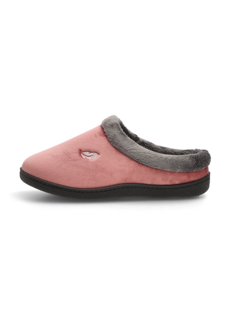 Pantufla de ante rosa con un collar de piel sintética gris, diseño sin cordones, punta redonda y detalle lateral que asemeja un pequeño ojo. Suela de goma negra.