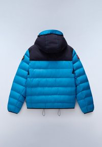 Giacca a vento blu e nera con cappuccio, con sezioni trapuntate, coulisse all'orlo e un logo circolare sulla spalla sinistra.