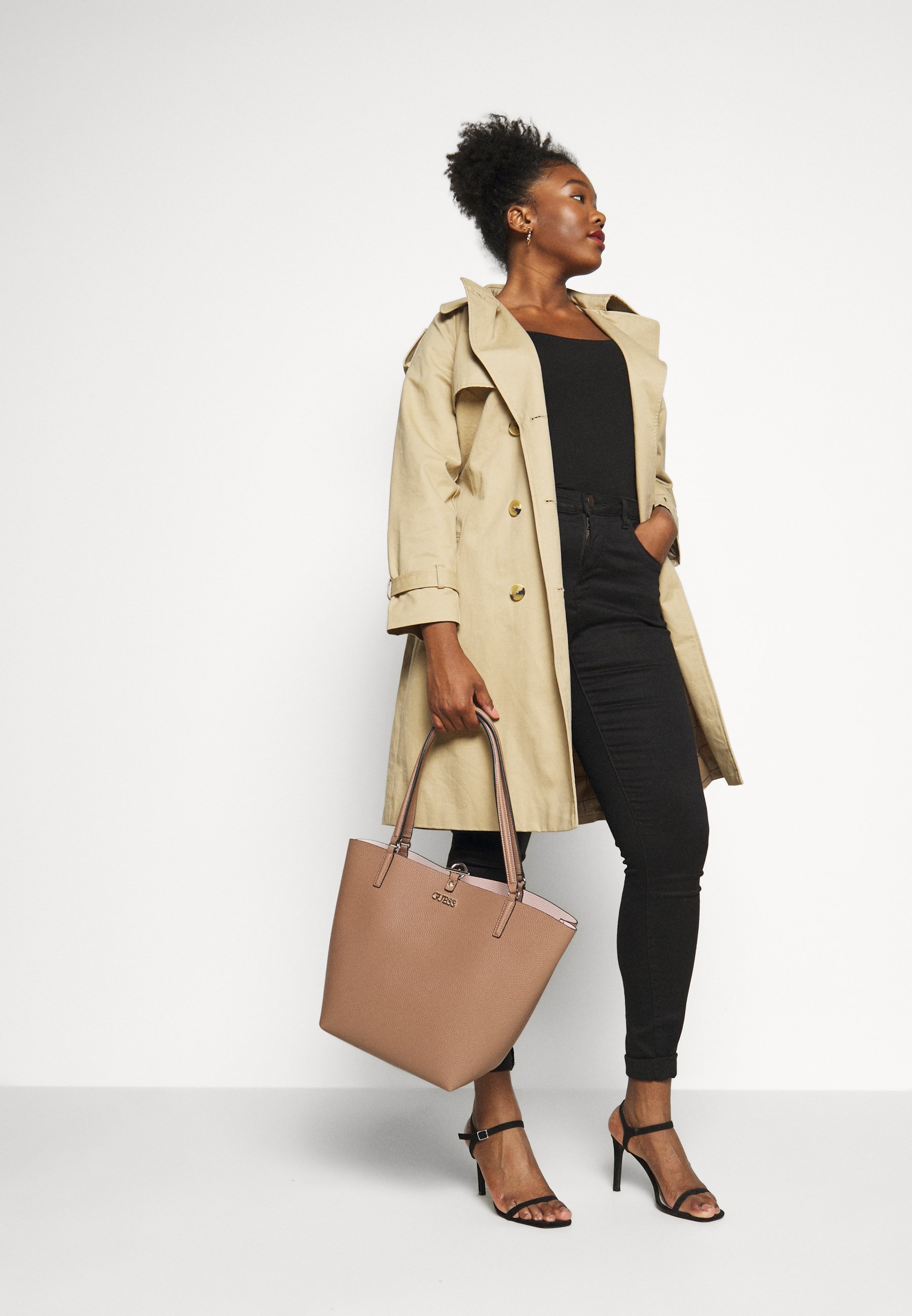 Guess ALBY TOGGLE TOTE SET Shoppingveske taupeblush Guess ALBY TOGGLE TOTE SET Shoppingveske taupeblush