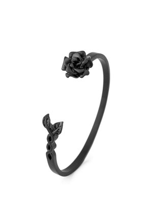 Bracelet manchette ouvert noir avec une rose détaillée à une extrémité et des feuilles entrelacées à l'autre extrémité.