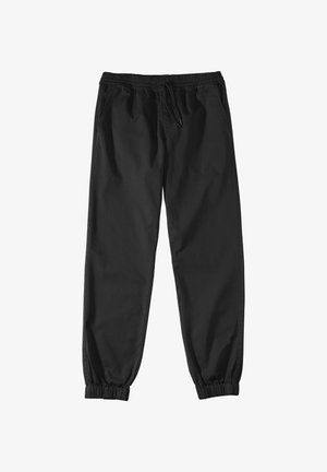 Čierne jogger nohavice vyrobené z jemného materiálu, s elastickým pásom so sťahovacou šnúrkou, bočnými vreckami a zúženými manžetami.