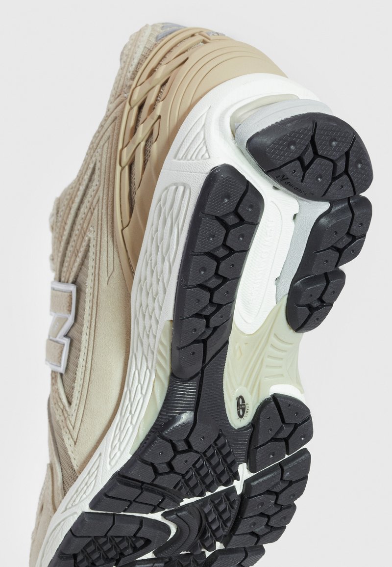 New Balance M1906REU UNISEX - Sneaker low - grey/beige - Zalando.de 