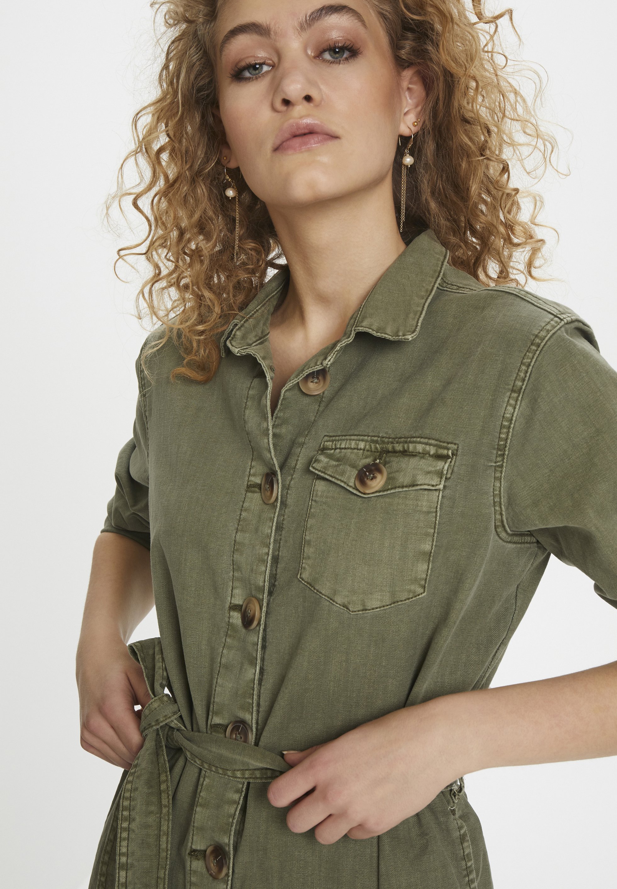 Denim Hunter DHALTO Vestido camisero dusty oliveverde Circle of Trust Camisa light blue denim Zalando.es