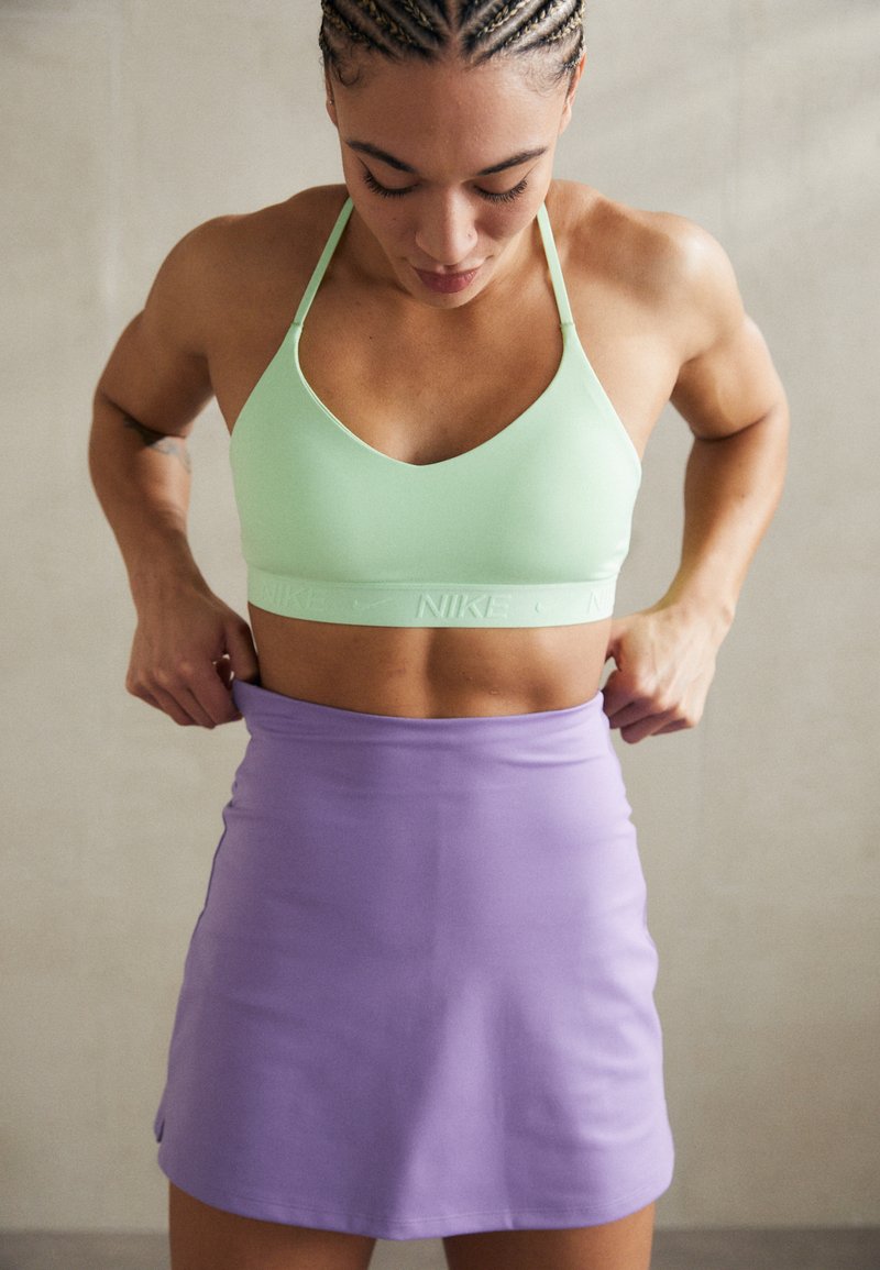 Nike Performance INDY BRA - Sportmelltartó könnyű sportoláshoz - vapor green