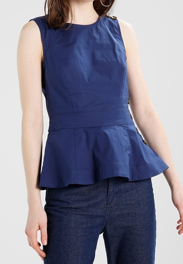 Marinblå peplumtop i lättviktig tyg, med rund halsringning, ärmlös design och sidoknappar.