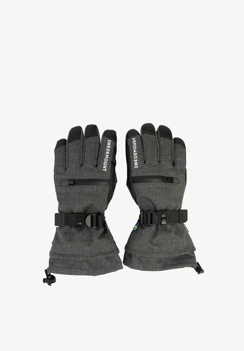 Guanti da sci grigi con dettagli neri, caratterizzati da una superficie texturizzata, cinghie regolabili e il nome del marchio "SWEDEMOUNT" stampato in bianco.