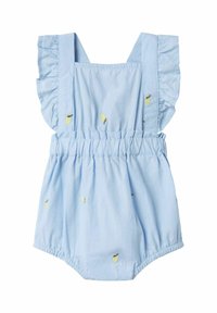 Mono de algodón azul claro con tirantes con volantes, cintura elástica y detalles bordados de hojas en amarillo y marrón. Textura suave, diseño casual.