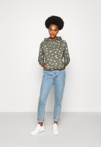 ONLY ONLJALENE HOOD - Sweatshirt com capuz - agave green