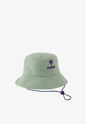 Hellgrüner Textur-Bucket-Hut mit verstellbarem lila Kordelzug, besticktem lila Baum-Logo und "FAGUO"-Schriftzug auf der Vorderseite.