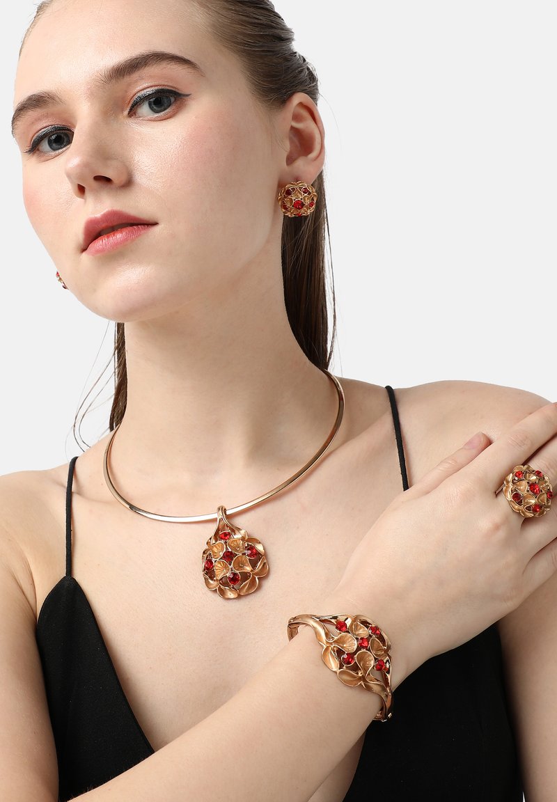 SOHI SET MADELINE Korvakorut Gold Coloured kullanv rinen Zalando fi sohi-set-madeline-korvakorut-gold-coloured-kullanv-rinen-zalando-fi