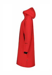 Impermeabile rosso con cappuccio, maniche lunghe e una cerniera nera sul lato. Presenta un tessuto testurizzato e polsini regolabili.
