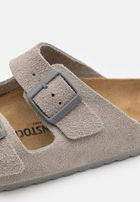 Birkenstock ARIZONA LEVE NARROW UNISEX - Sandalias - stone coin