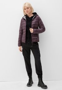 QS MIT KAPUZE - Winterjas - purple