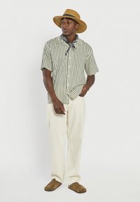 Redefined Rebel HOWIE SHIRT - Camicia - beetle