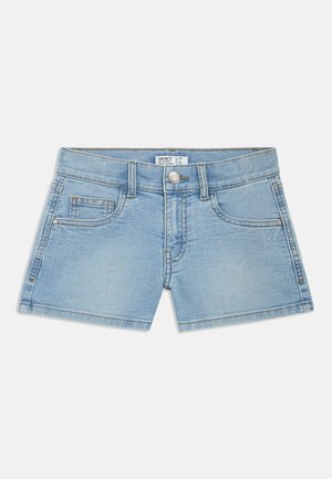Jeansshorts, hellblaue Farbe, klassisches 5-Taschen-Design, mit einem vorderen Knopfverschluss und geraden Beinen. Glatte Textur, lässiger Stil.