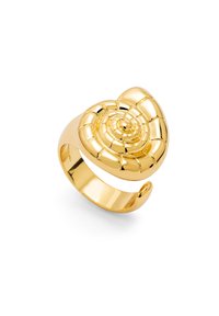 Anello d'oro a forma di conchiglia a spirale, con una finitura lucida e un design testurizzato. La fascia è aperta, consentendo una dimensione regolabile.