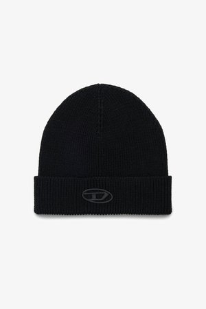 Berretto in maglia nera con risvolto, caratterizzato da un leggero motivo testurizzato e un logo impresso sul davanti.