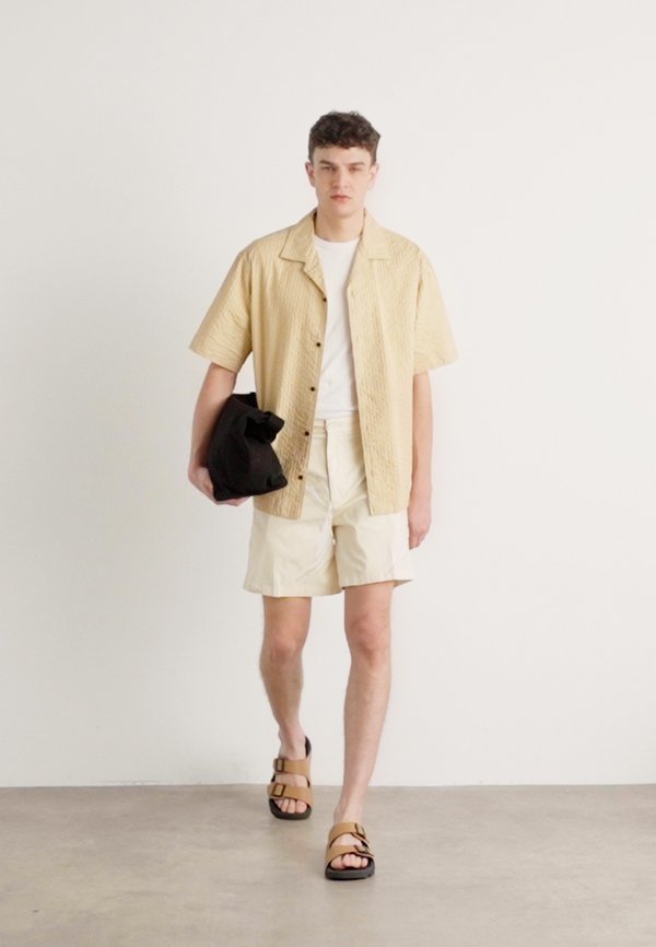 KARLOS - Shorts - sand4