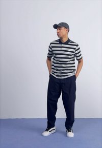 Nike Sportswear CLUB STRIPE - Polo marškinėliai - black/white