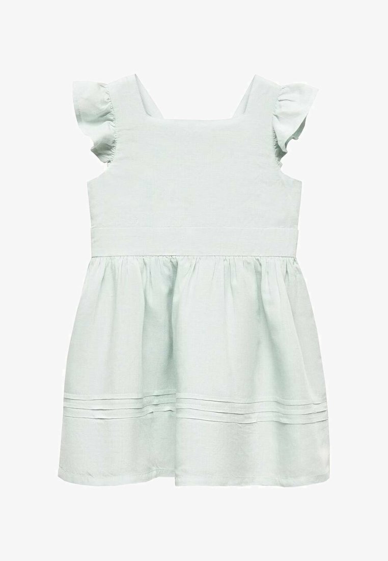 Robe sans manches vert clair pour tout-petit avec bretelles à volants, encolure carrée, taille froncée et plis horizontaux près de l'ourlet.