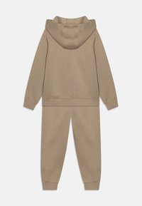 Nike Sportswear SPORTSWEAR CLUB FLEECE - Melegítő - khaki/white