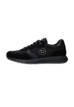 Schwarzer Low-Top-Sneaker mit Schnürdesign, strukturierter Sohle und grauem Logo mit Lorbeerkranz an der Seite.