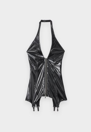 Čierny lesklý korzet s halter výstrihom, predným zipsom a štyrmi podväzkovými pásmi na svetlom pozadí.