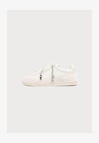 Επιλέχθηκε, off white