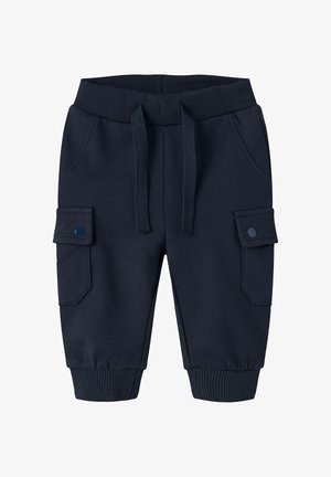 Marineblaue Cargo-Jogginghosen für Kleinkinder mit elastischem Bund, Kordelzug, seitlichen Klappentaschen mit Knöpfen und gerippten Bündchen am Knöchel.