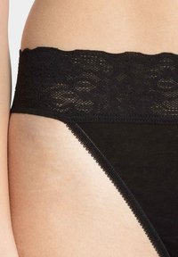 Calida TANGASLIP - Slip - black